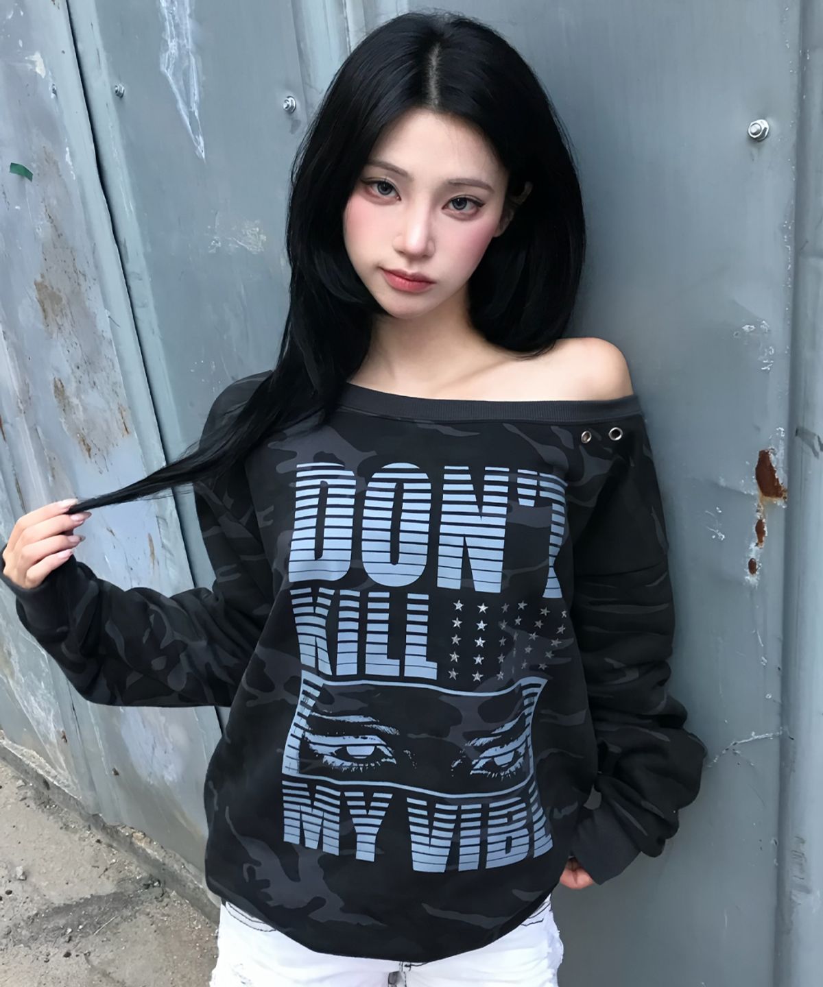 러브이즈트루(LUVISTRUE) RL EYELET ONE SHOULDER SWEATSHIRT(CAMO)