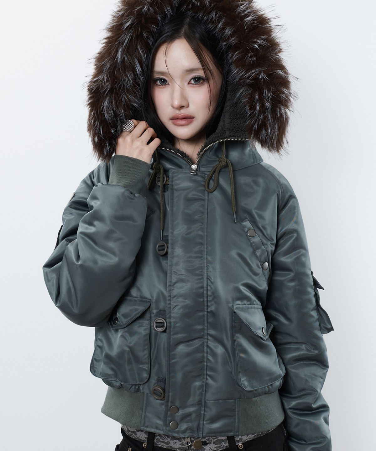 러브이즈트루(LUVISTRUE) RL FUR TRIM PATCH BOMBER JACKET(KHAKI)