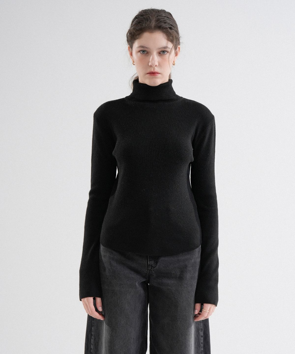 블레티(VLETI) Turtle-Neck Slim Fit Basic Knit (Black)
