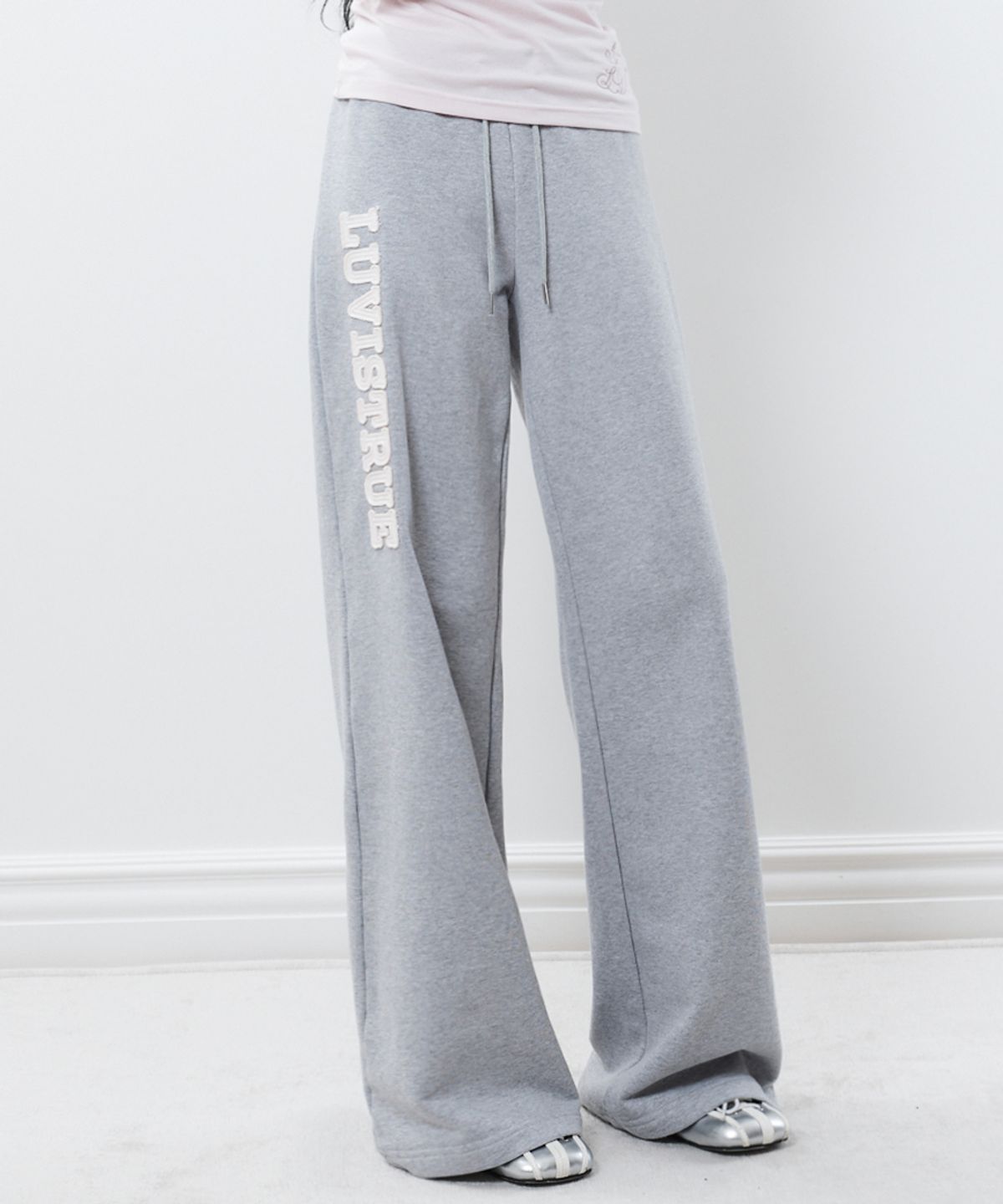 러브이즈트루(LUVISTRUE) RL PATCH BOOTCUT PANTS(GRAY)