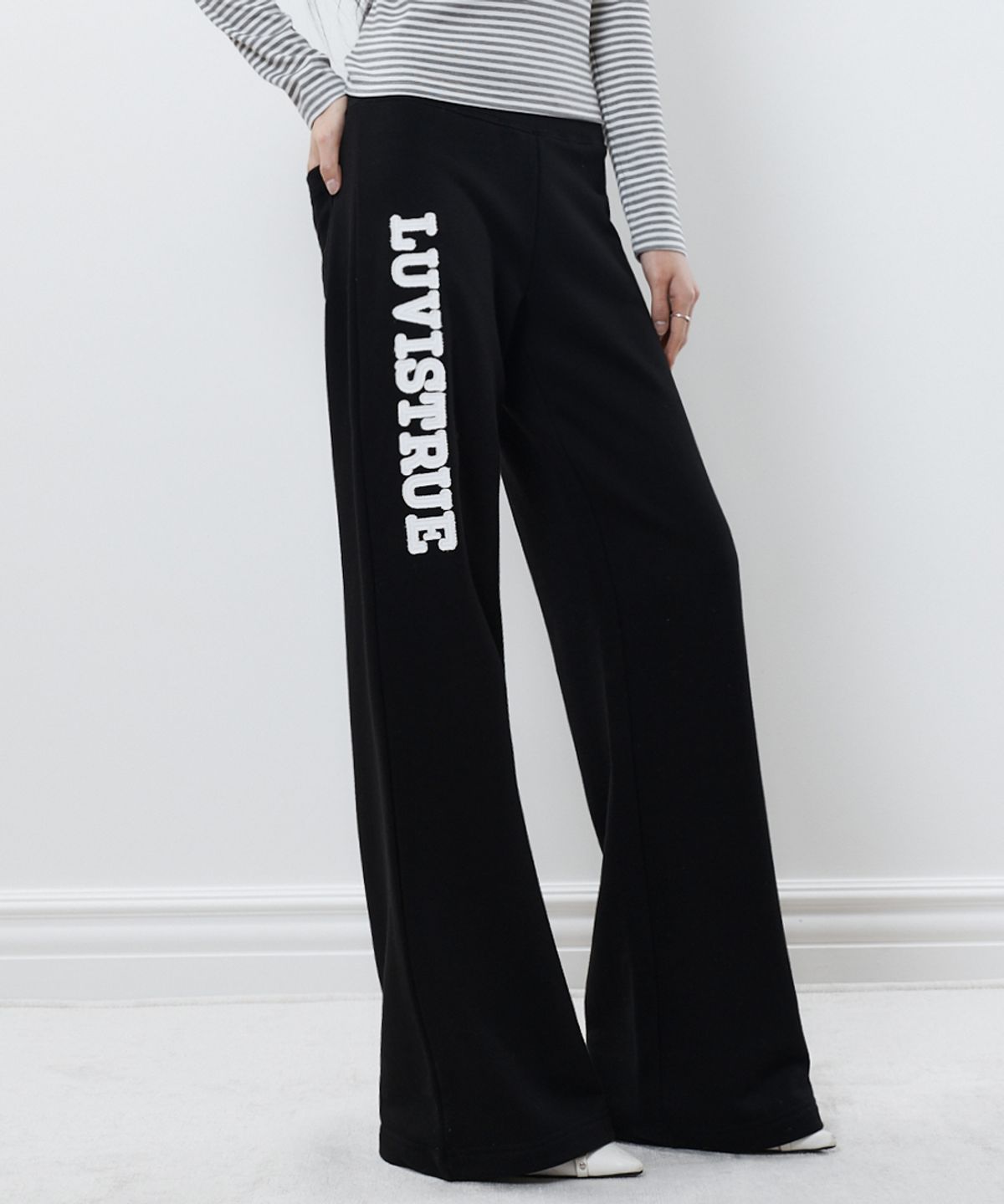 러브이즈트루(LUVISTRUE) RL PATCH BOOTCUT PANTS(BLACK)