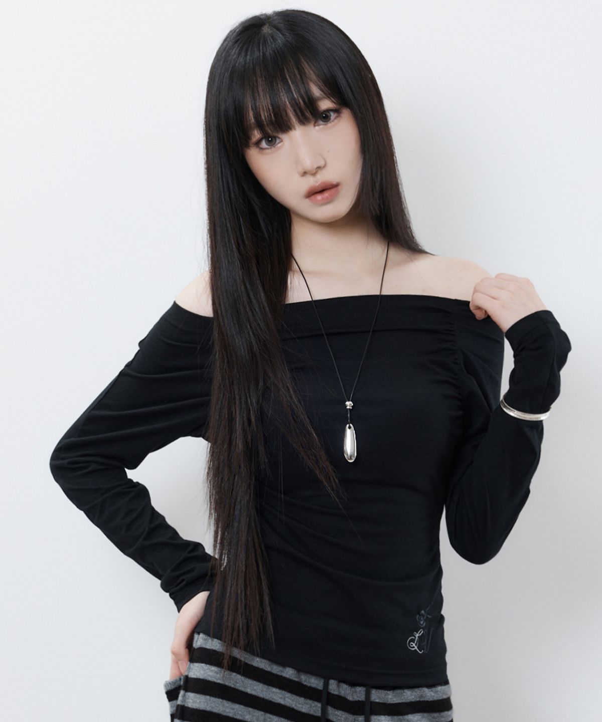 러브이즈트루(LUVISTRUE) RL SHIRRING SLEEVE(BLACK)