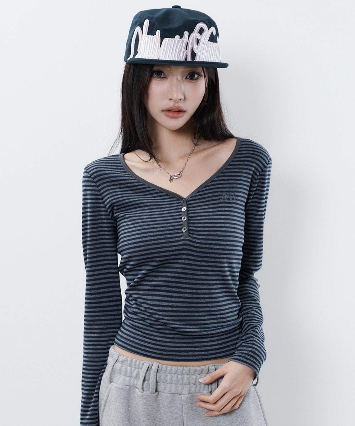 러브이즈트루(LUVISTRUE) BASIC ILOVEU SLEEVE TEE(NAVY)