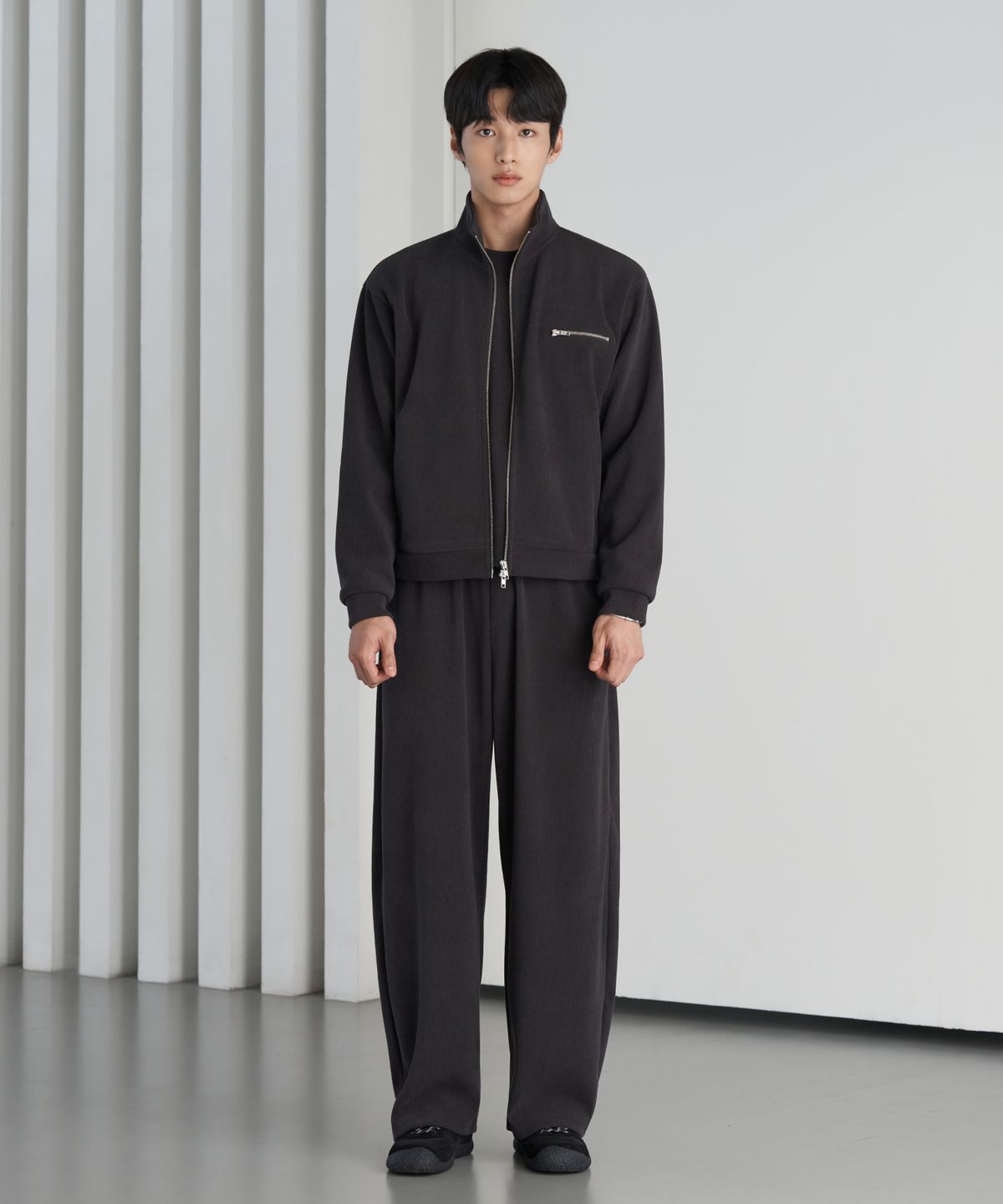 효지(HYOJI) 26 FW 골지 크롭 자켓 커브드 팬츠 셋업 세트 (차콜)
