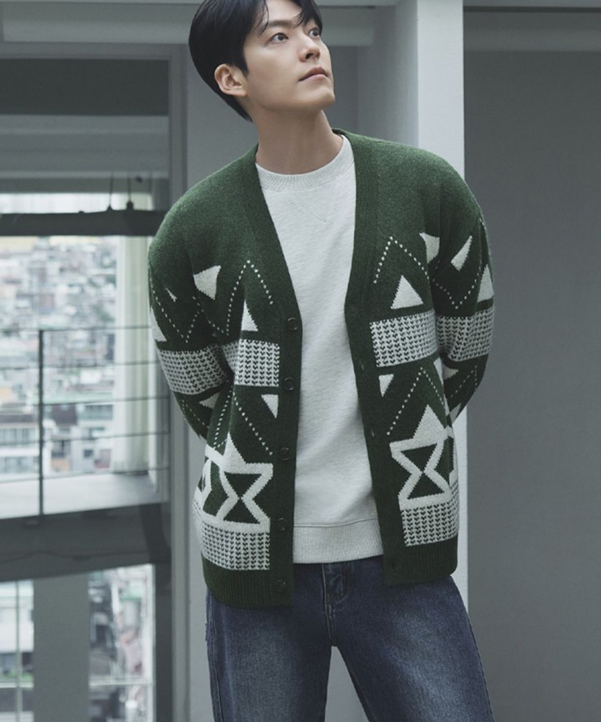 파렌하이트(FAHRENHEIT) 플라워 아트웍 맨투맨 (FJIBH3103)
