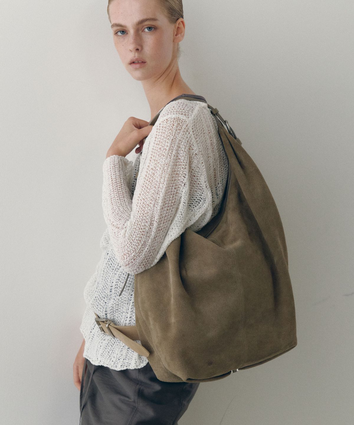 질스튜어트액세서리(JILLSTUART ACC) [TEVO] 테보 스웨이드 숄더 L 카키