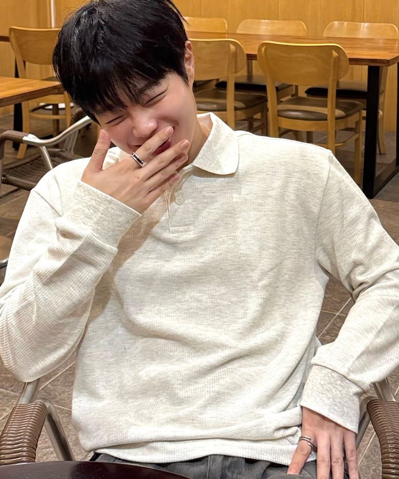 2-버튼 조직 변형 오버핏 카라 긴팔 맨투맨 - 2color