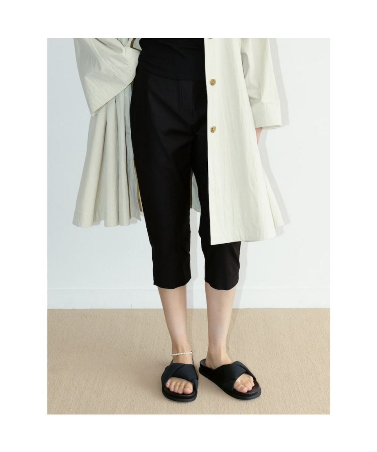 디애퍼처(THE APERTURE) Classic Capri Pants  Black (TA6721A045)