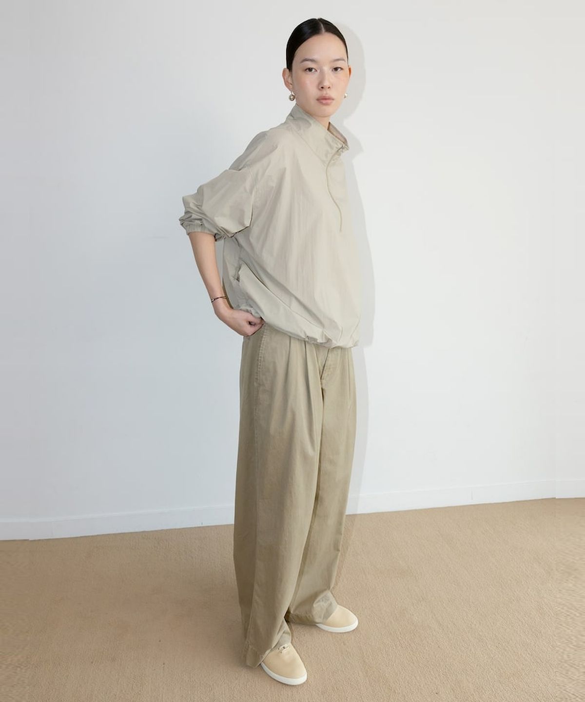 디애퍼처(THE APERTURE) [Unisex] Hoffman Tuck Pants  Beige (TA6721U04A)