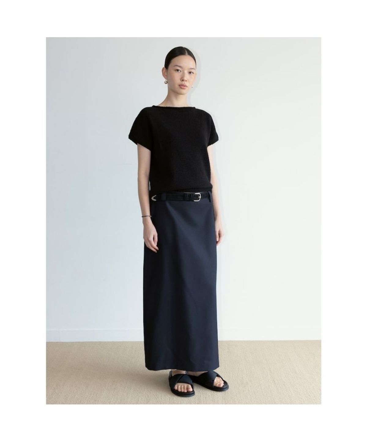 디애퍼처(THE APERTURE) 90S Jo H Line Skirt  Navy (TA6727A04R)