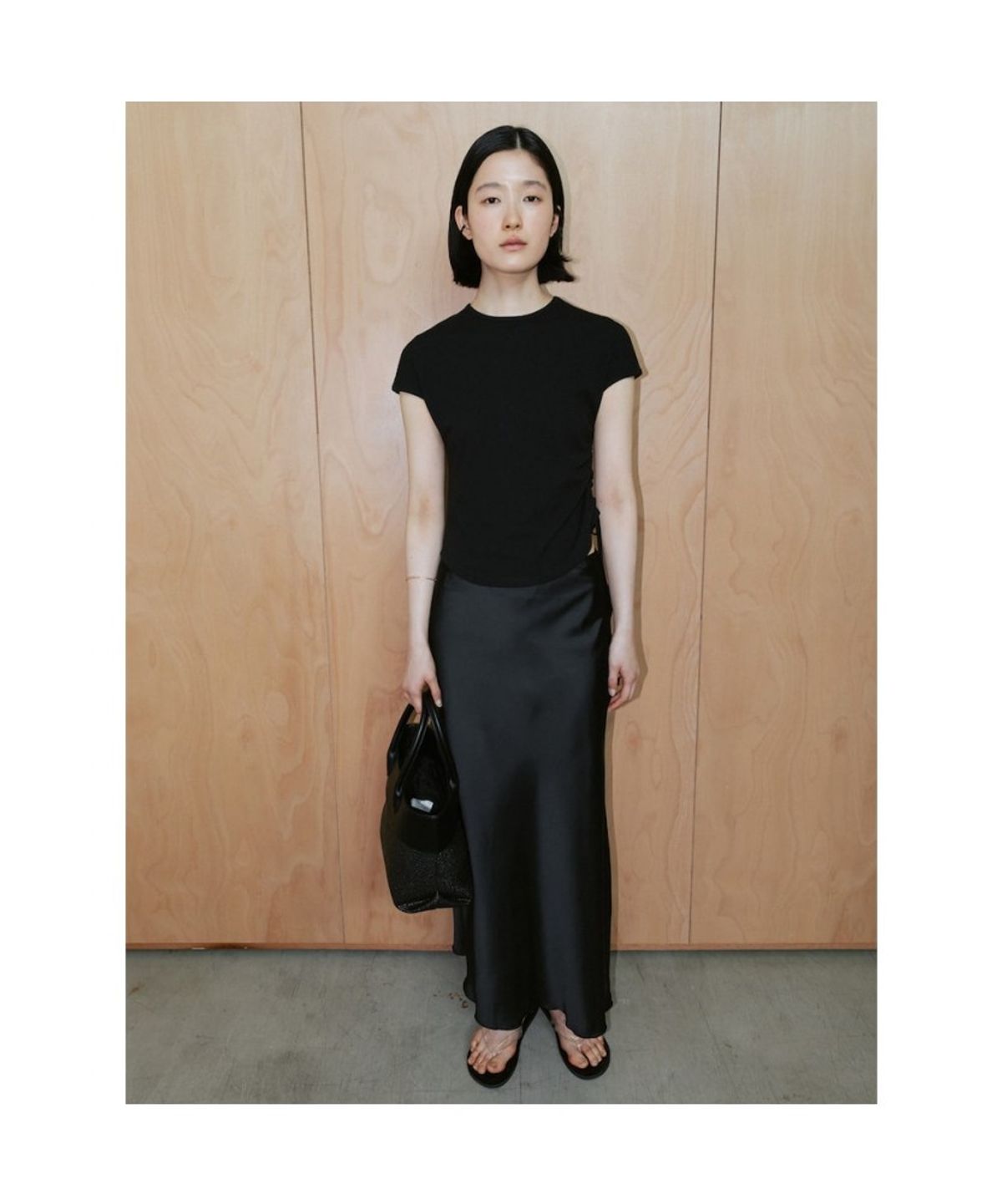 디애퍼처(THE APERTURE) 60S Satin H Line Skirt  Black (TA6727A065)