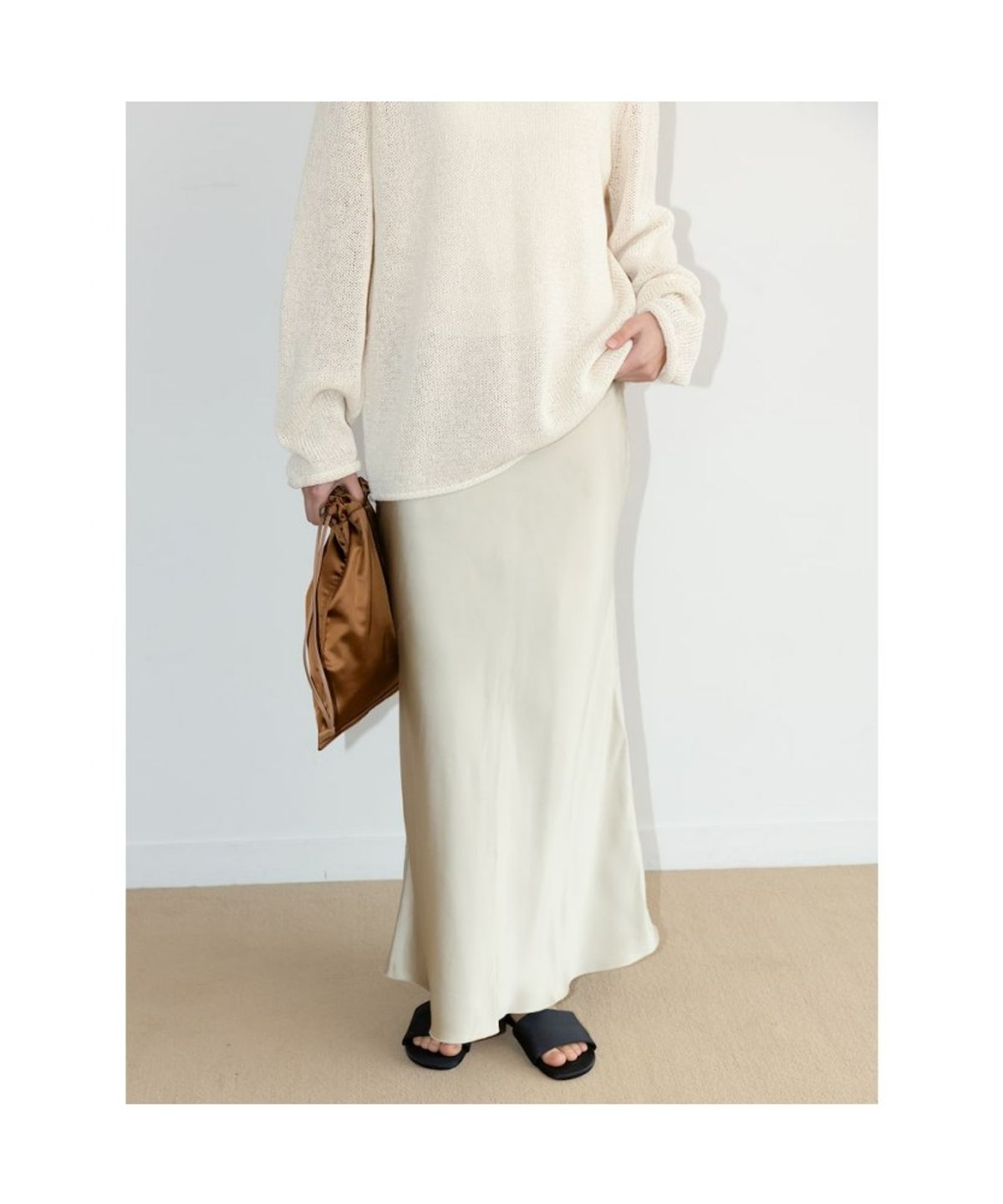 디애퍼처(THE APERTURE) 60S Satin H Line Skirt  Beige (TA6727A06A)