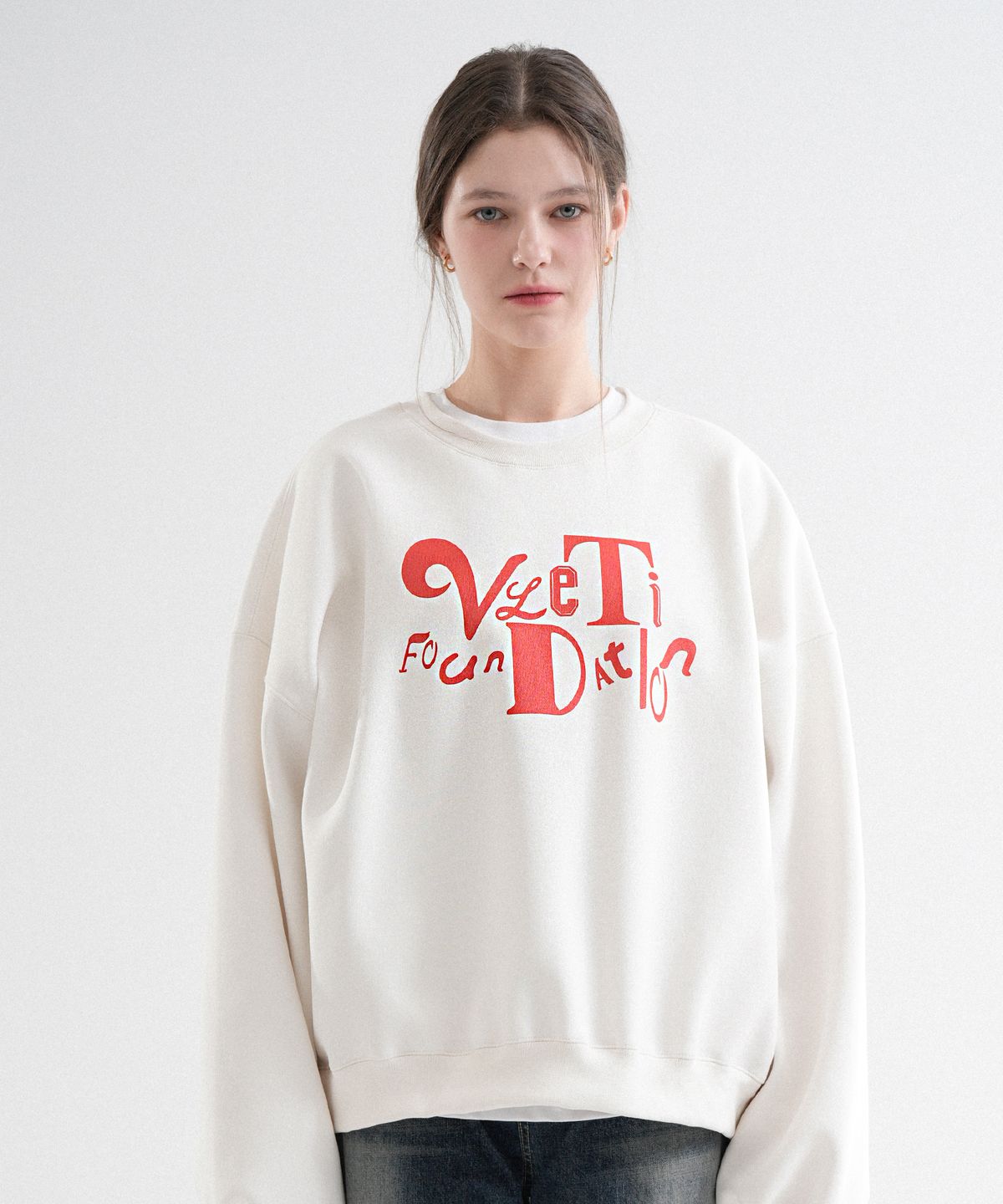블레티(VLETI) Tentadumble Oversized Logo Fluff Sweatshirt (Ivory)