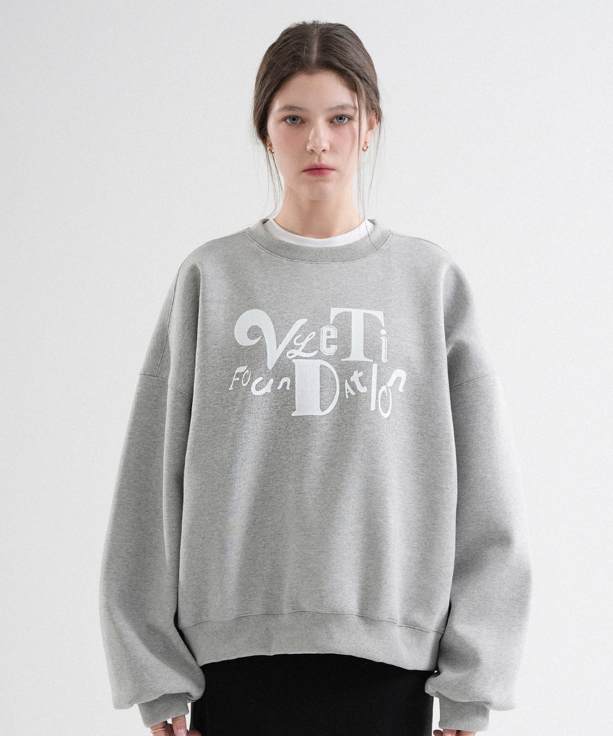 블레티(VLETI) Tentadumble Oversized Logo Fluff Sweatshirt (Gray)