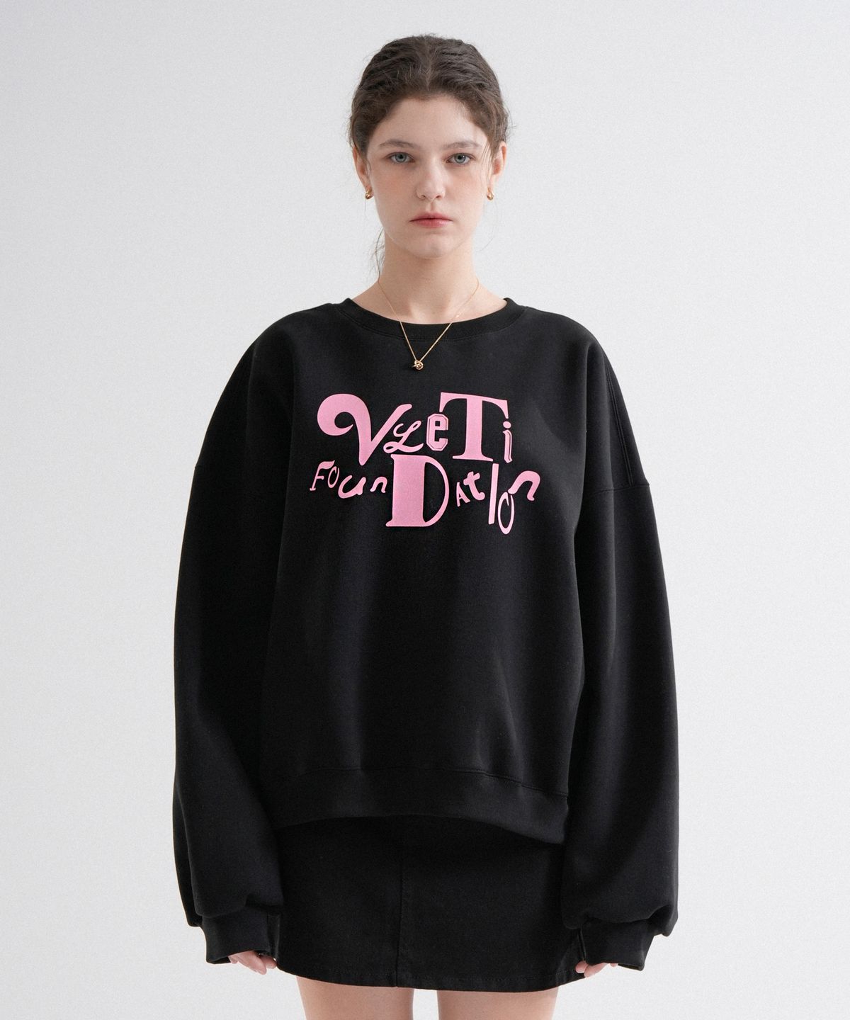 블레티(VLETI) Tentadumble Oversized Logo Fluff Sweatshirt (Black)