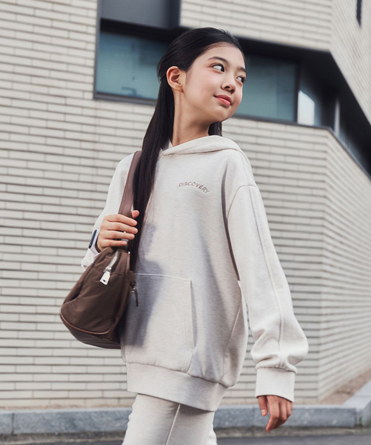 디스커버리 키즈(DISCOVERY KIDS) 키즈 에센셜 스몰로고 후드티셔츠 (M/IVORY)