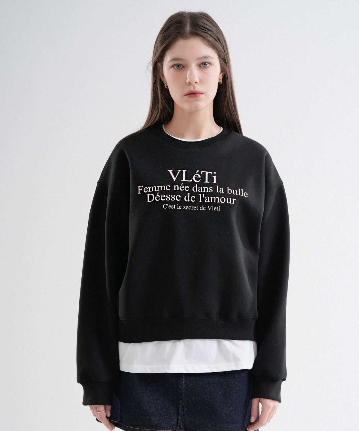 블레티(VLETI) Tentadumble Logo Crop Fluff Sweatshirt (Black)
