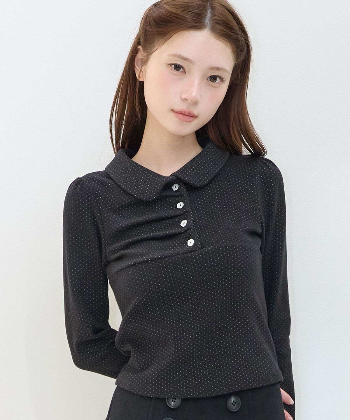 일리고(ILLIGO) 도트 핀턱 카라 롱슬리브 블랙