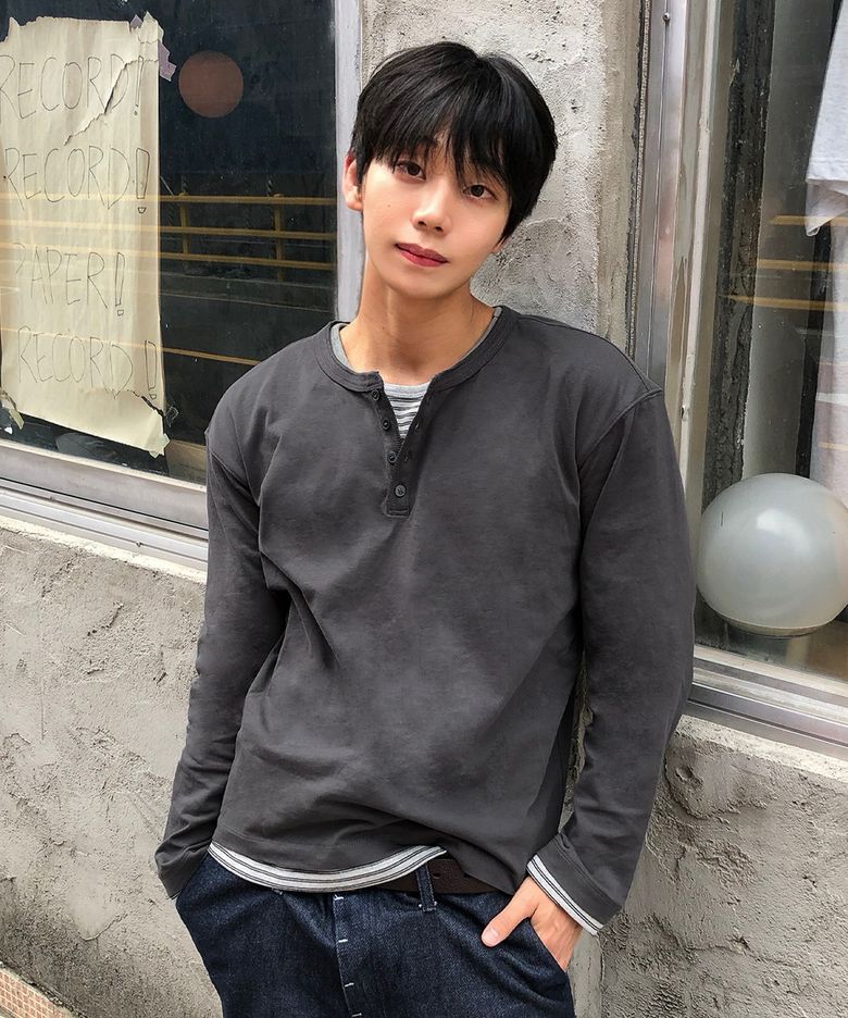 [크롭] 스트라이프 레이어드 헨리넥 롱슬리브_차콜