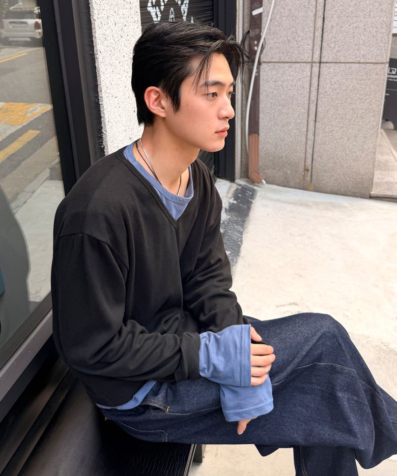 [크롭]골지 텍스처드 브이넥 긴팔 티셔츠-블랙