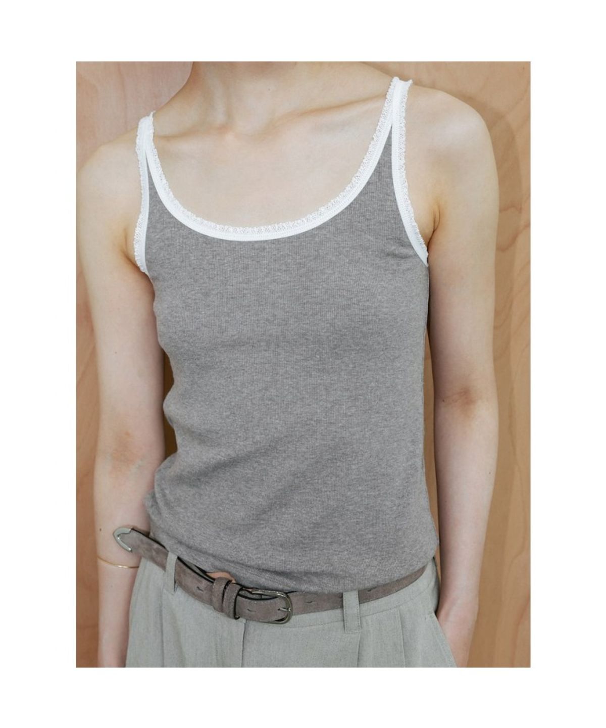 디애퍼처(THE APERTURE) Sleeveless Lace Top  Brown (TA6742A05D)