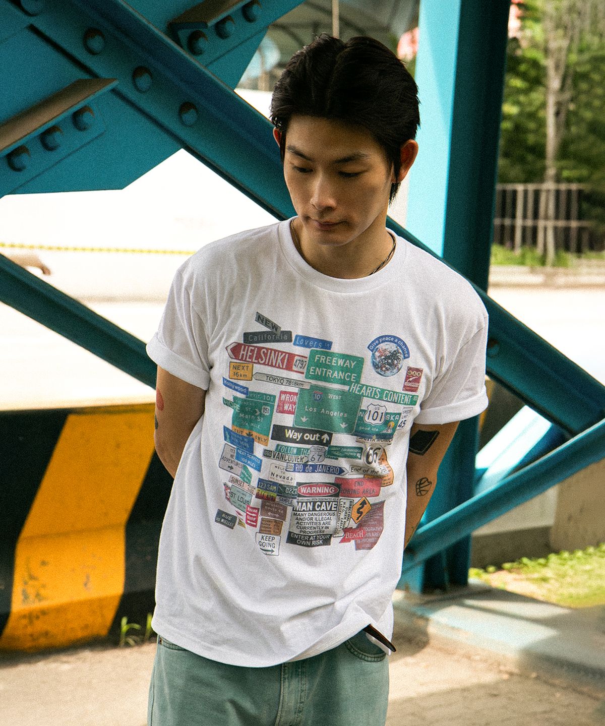 더트(DURT) SIGNPOST HALF SLEEVE TEE (WHITE)