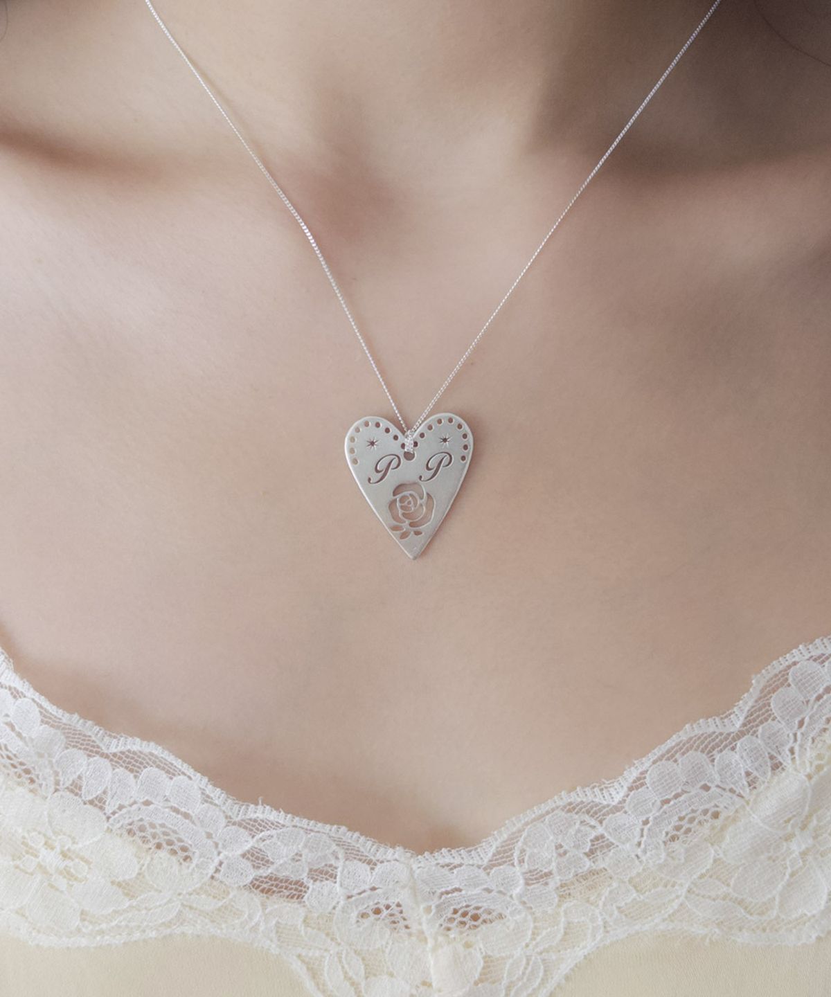 페어오브러브(PAIR OF LOVE) Garden Rose Heart Pendant Necklace
