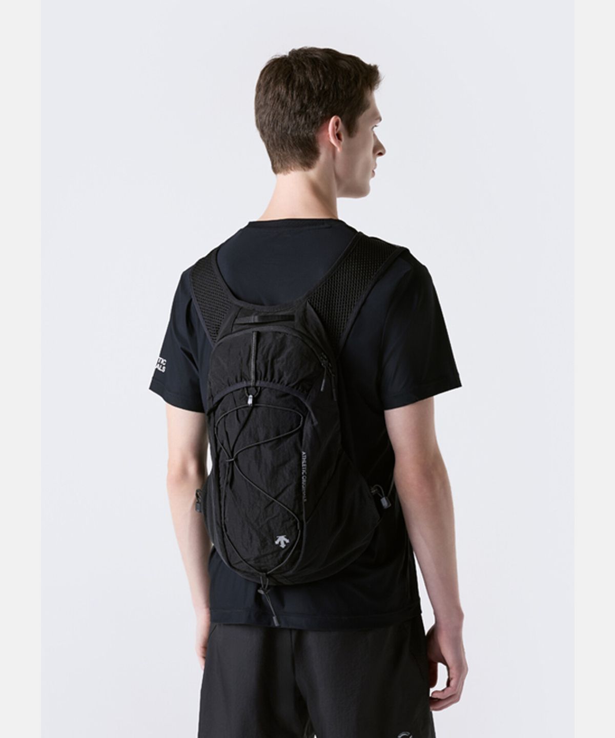 데상트(DESCENTE) 러닝 베스트형 경량 백팩 (10L) 블랙 SR323RBP70