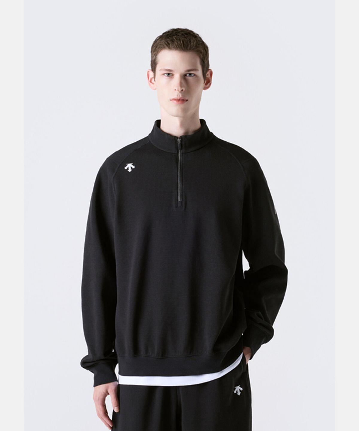 데상트(DESCENTE) 남성 애슬럭스 하프집 맨투맨 블랙 SR321THT92