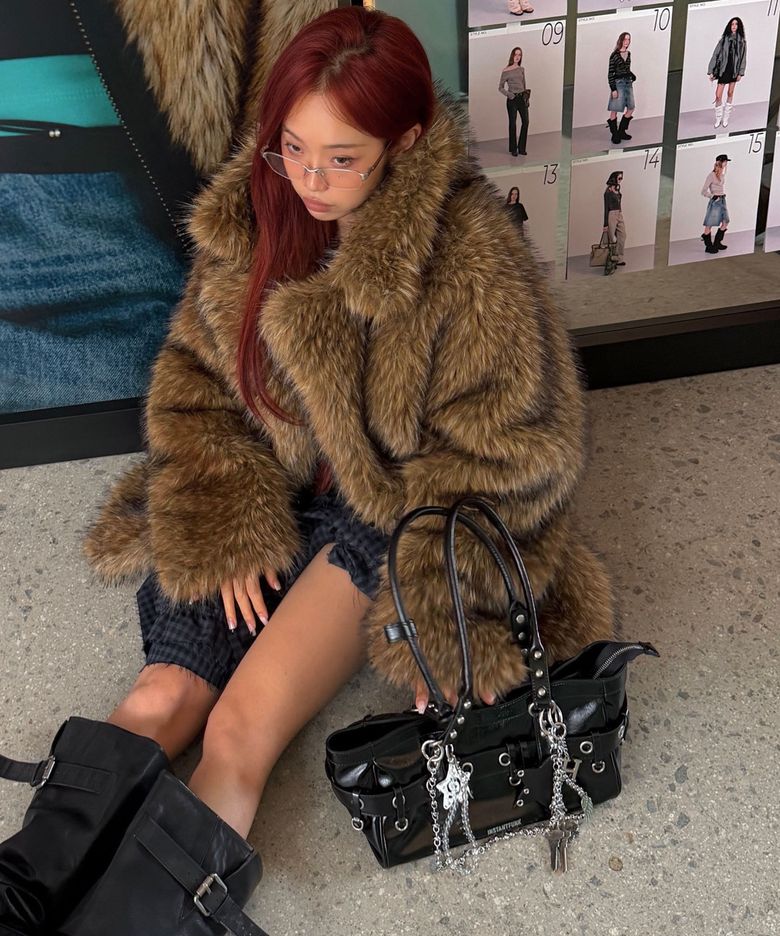 [하리'S PICK] STUDDED BAGUETTE BAG - BLACK