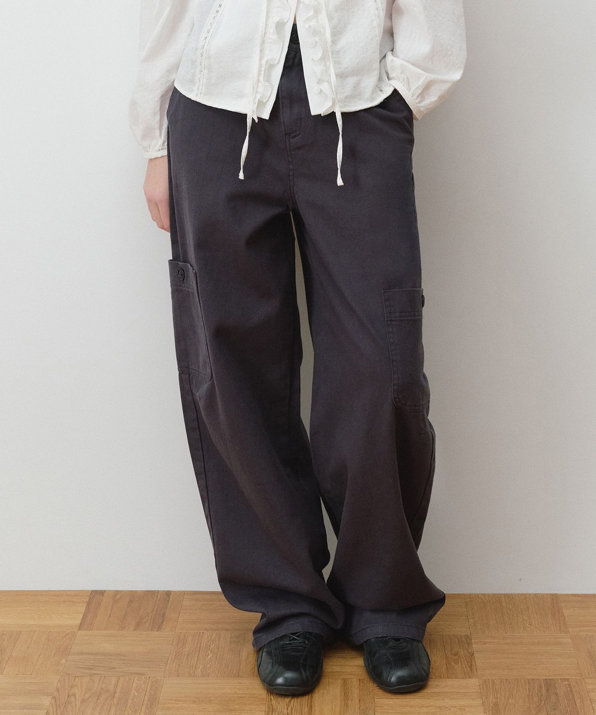 로라로라(ROLAROLA) CURVED CARGO PANTS NAVY