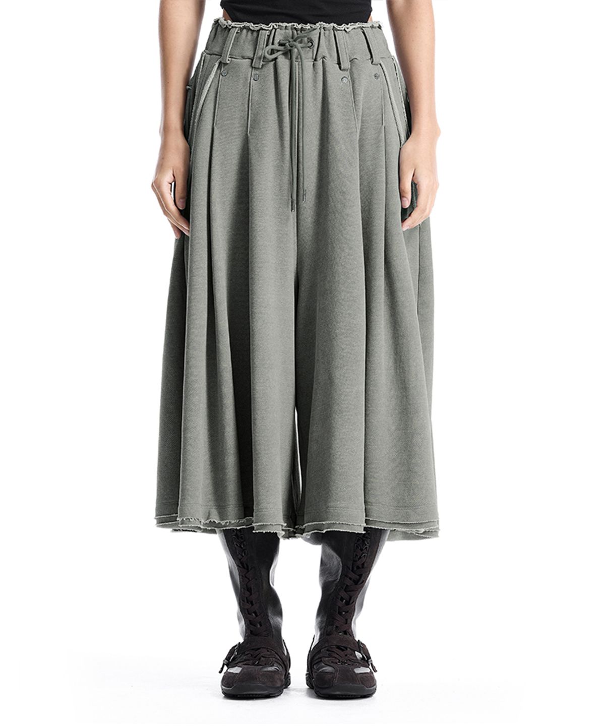 트리밍버드(TREEMINGBIRD) Raw-Edge Pleated Set-Up Bermuda Pants [ Light Gray ]