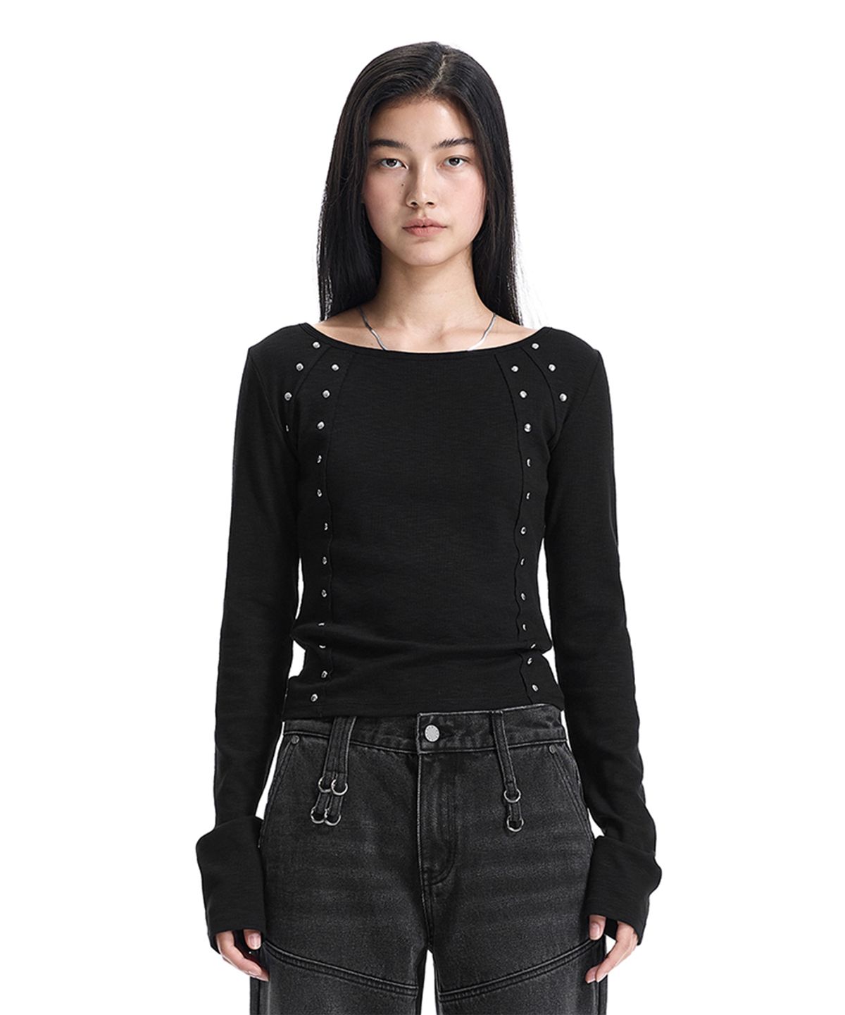 트리밍버드(TREEMINGBIRD) Hot-Fix Raw Edge Boat Neck T-Shirt [ Black ]