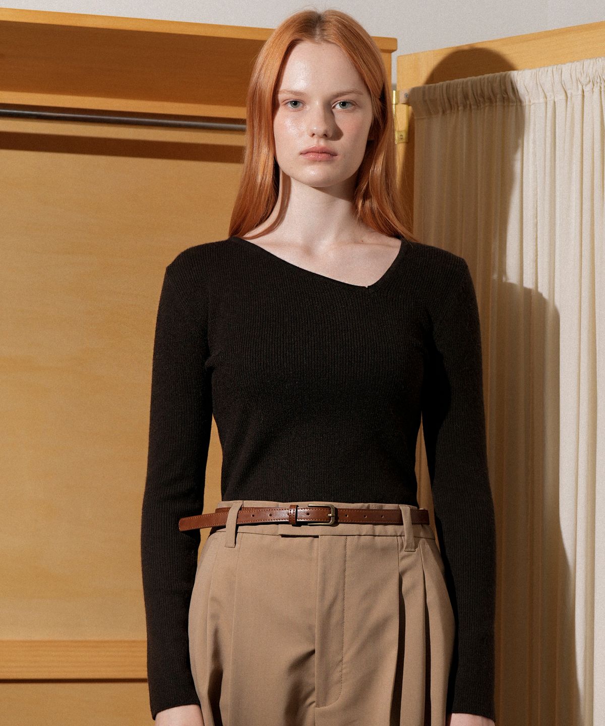 블레티(VLETI) Diagonal Neck Line Ribbed Knit (Brown)
