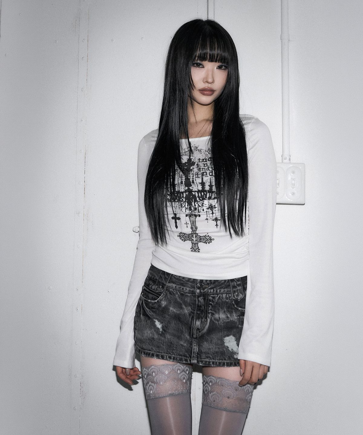 스키즘 인듀싱(SCHISM INDUCING) CHANDELIER CROSS LONG SLEEVES WHITE