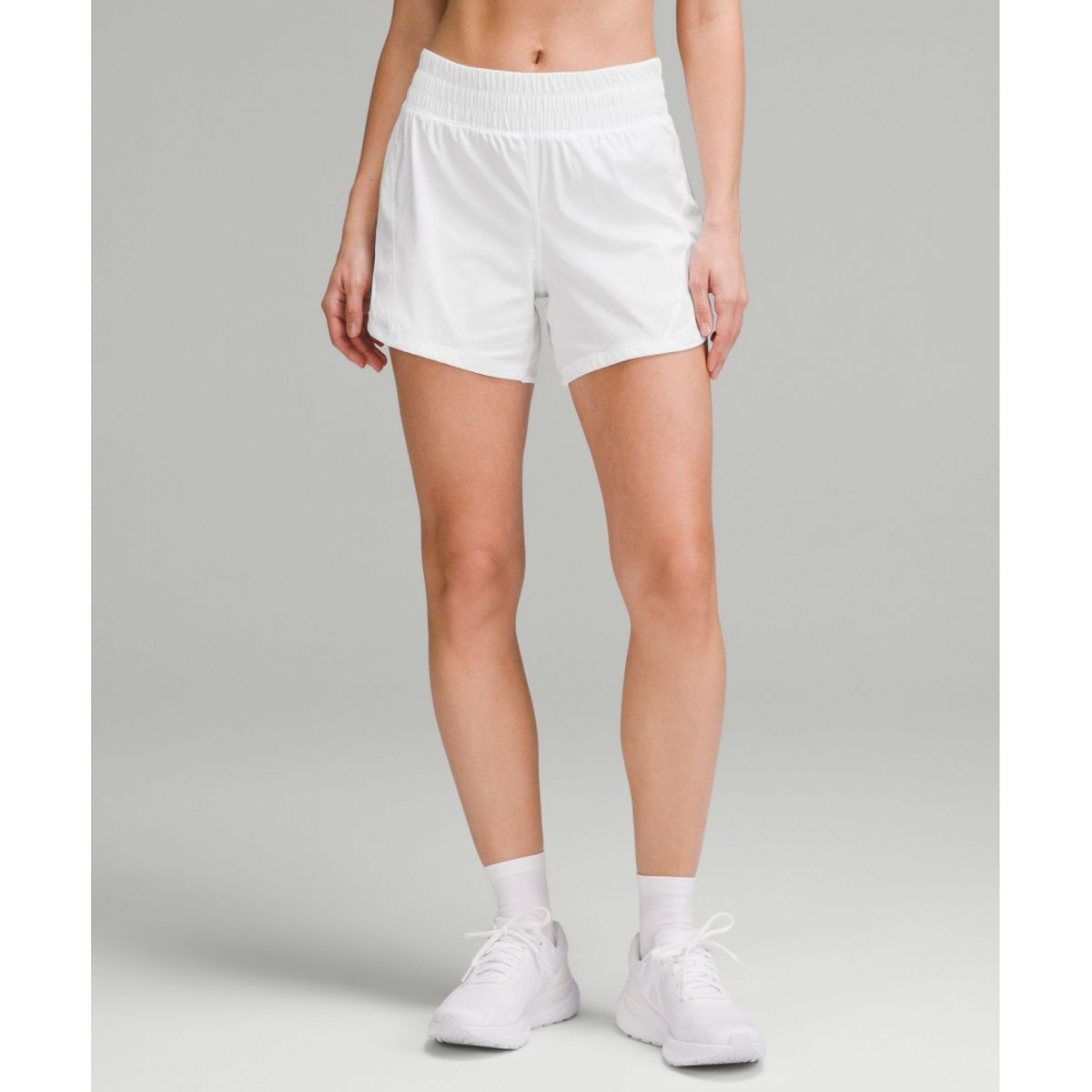 룰루레몬(LULULEMON) 트랙 댓 하이라이즈 라인드 쇼츠 5”  WHT