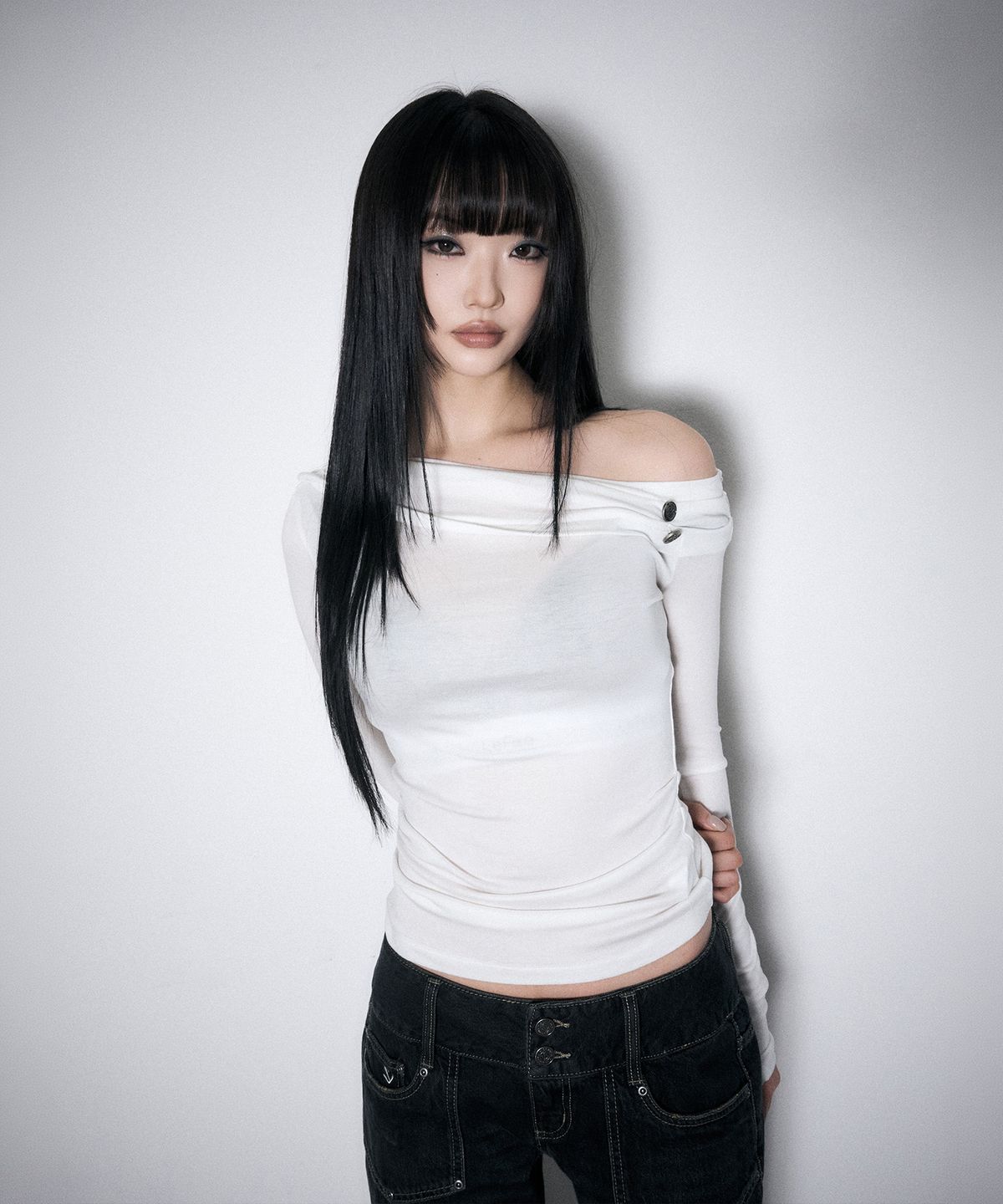 스키즘 인듀싱(SCHISM INDUCING) DIAGONAL BUTTON DRAPED TOP WHITE