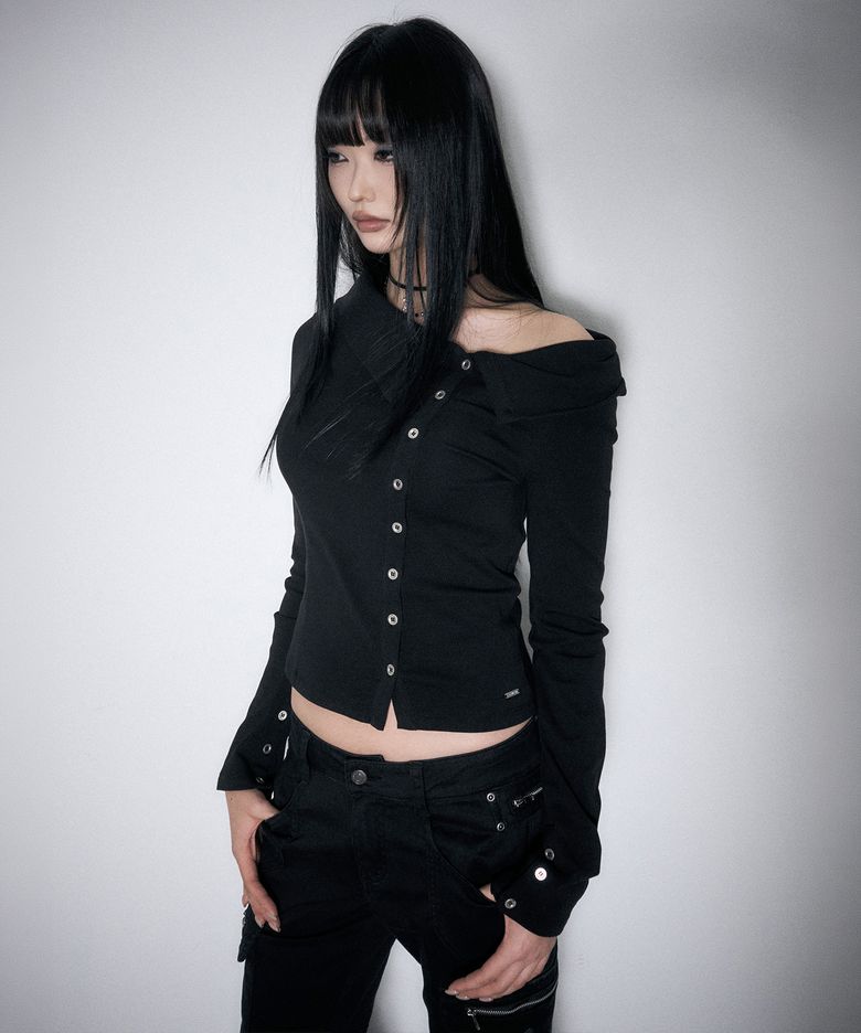 BUTTON COWL HIGHNECK TOP BLACK
