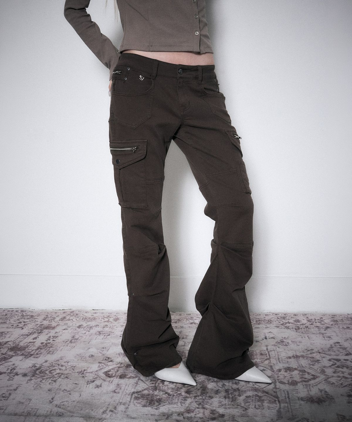 스키즘 인듀싱(SCHISM INDUCING) GRIND CROSS ZIP CARGO PANTS KHAKI