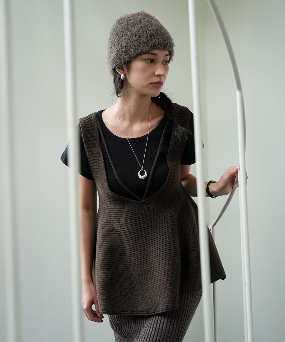 더밀루이(THEMILUI) Press balloon knit vest (Brown)
