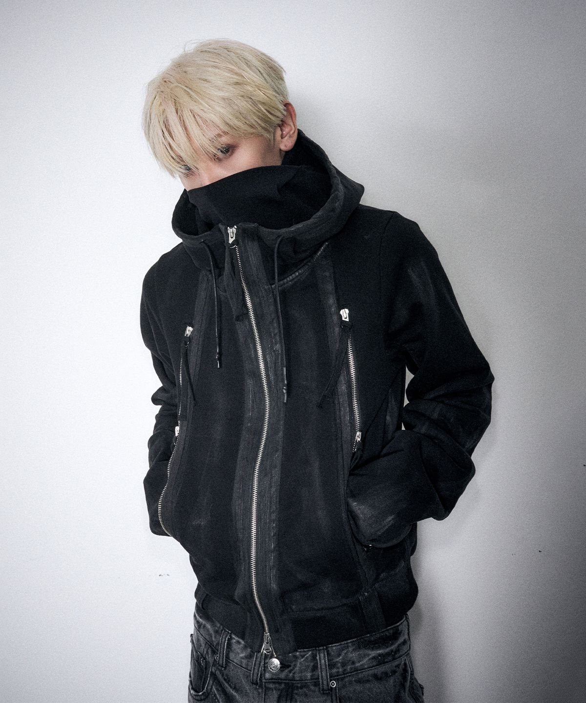 스키즘 인듀싱(SCHISM INDUCING) NINJA ZIP HOODIE BLACK