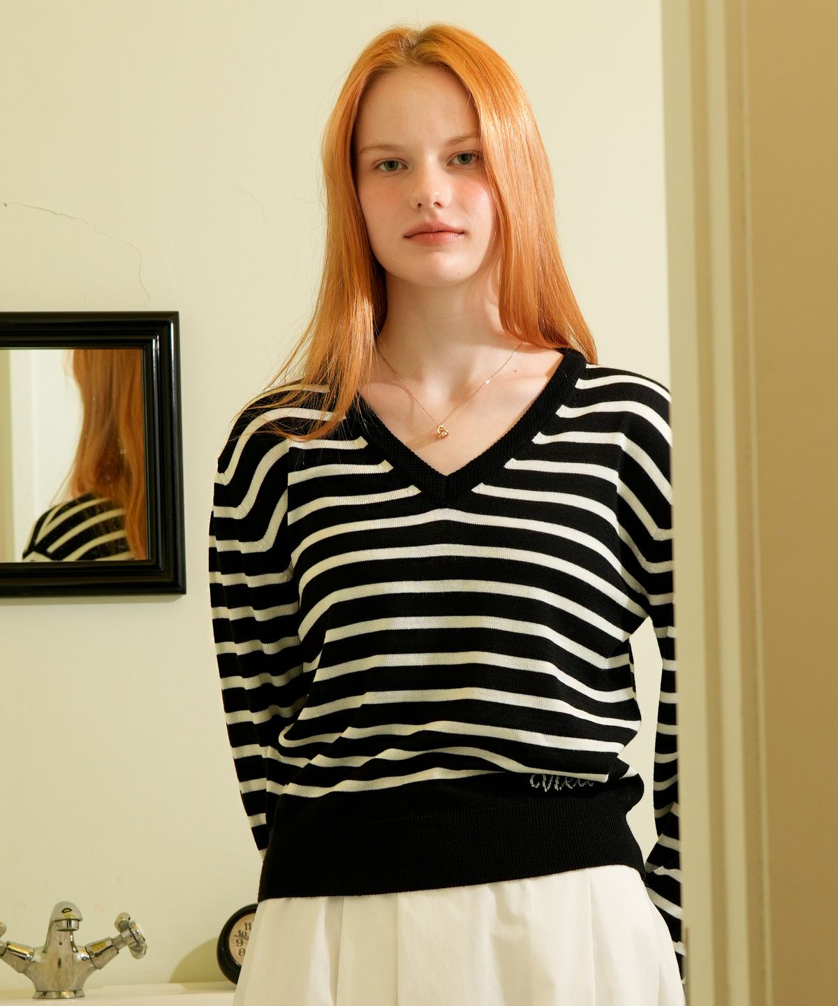 블레티(VLETI) Premium Anti-filling Wool V-neck Striped Knit (Black)