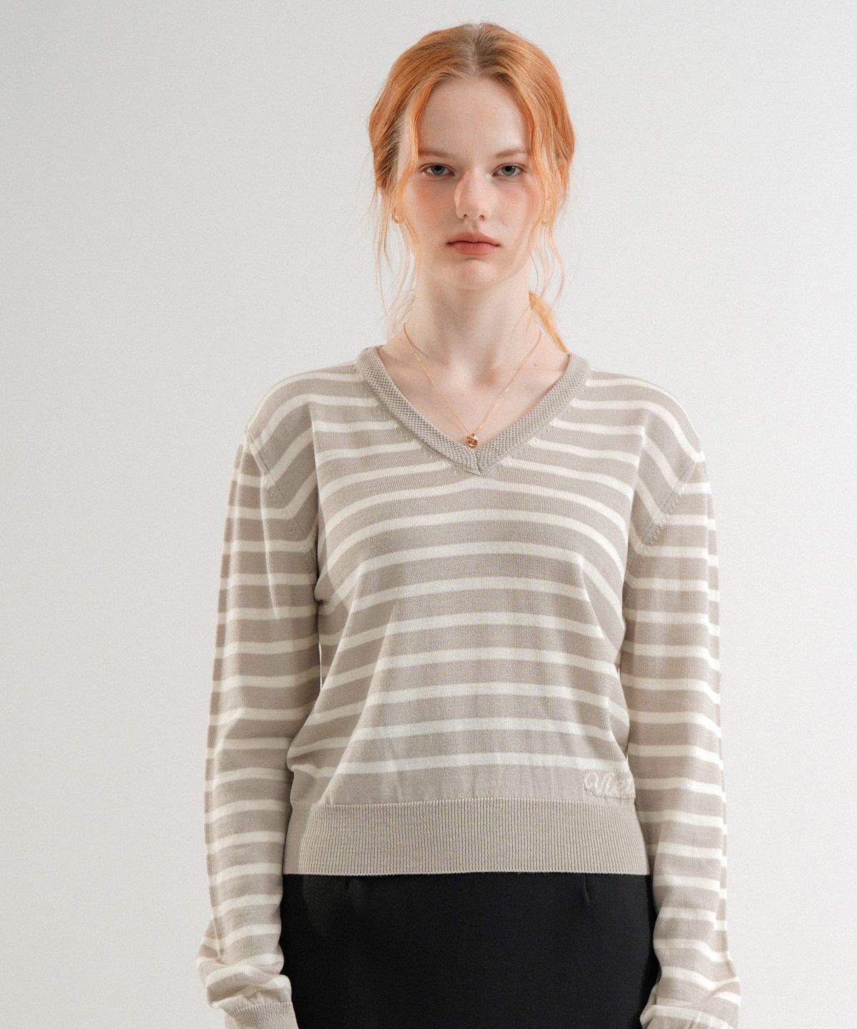 블레티(VLETI) Premium Anti-filling Wool V-neck Striped Knit (Gray_beige)