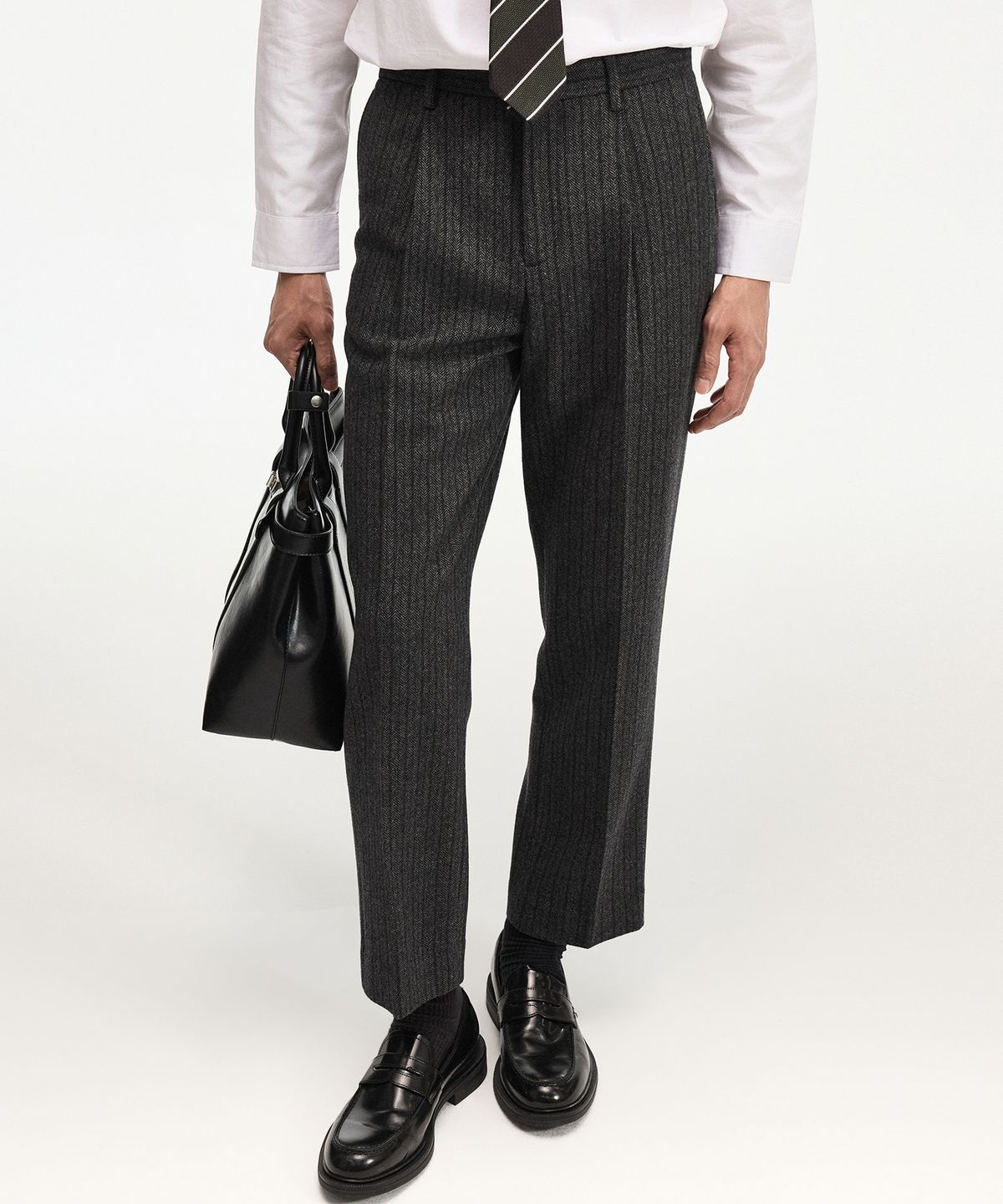 티엔지티(TNGT) Tapered Fit Wool Herringbone Pants (Grey) TNPA6F103G2