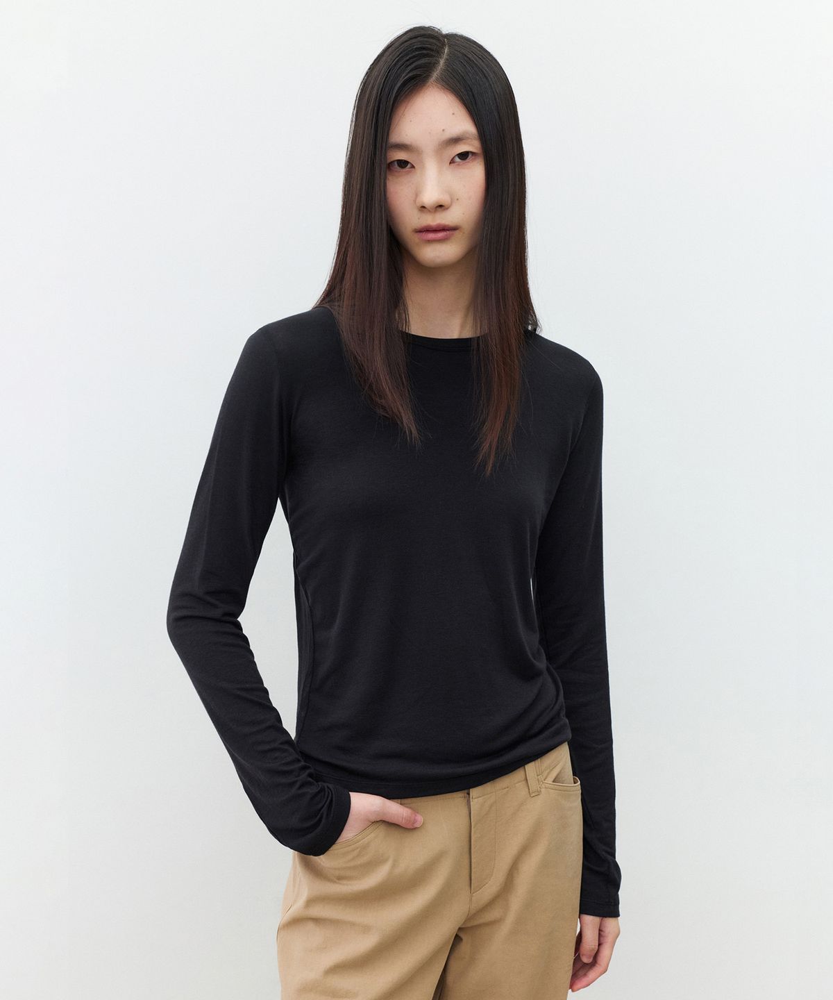 수아레 우먼(SUARE WOMEN) (우먼)데일리 울 텐셀 롱 슬리브 블랙
