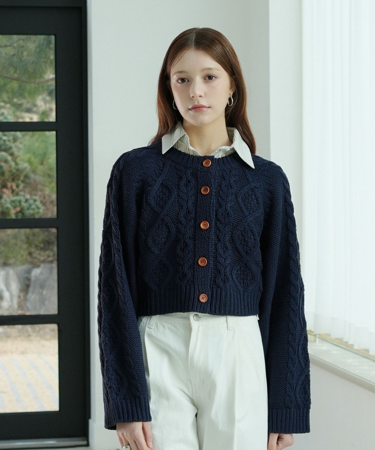 블레티(VLETI) Round Cable Knit Cardigan (Navy)