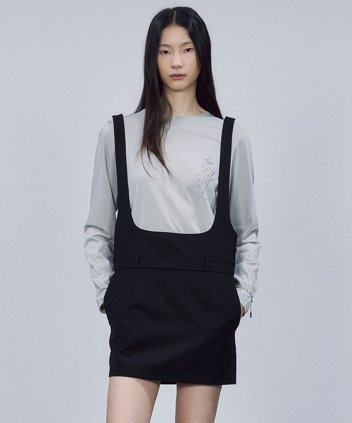 솔티페블(SALTY PEBBLE) SUSPENDER MINI DRESS [BLACK]