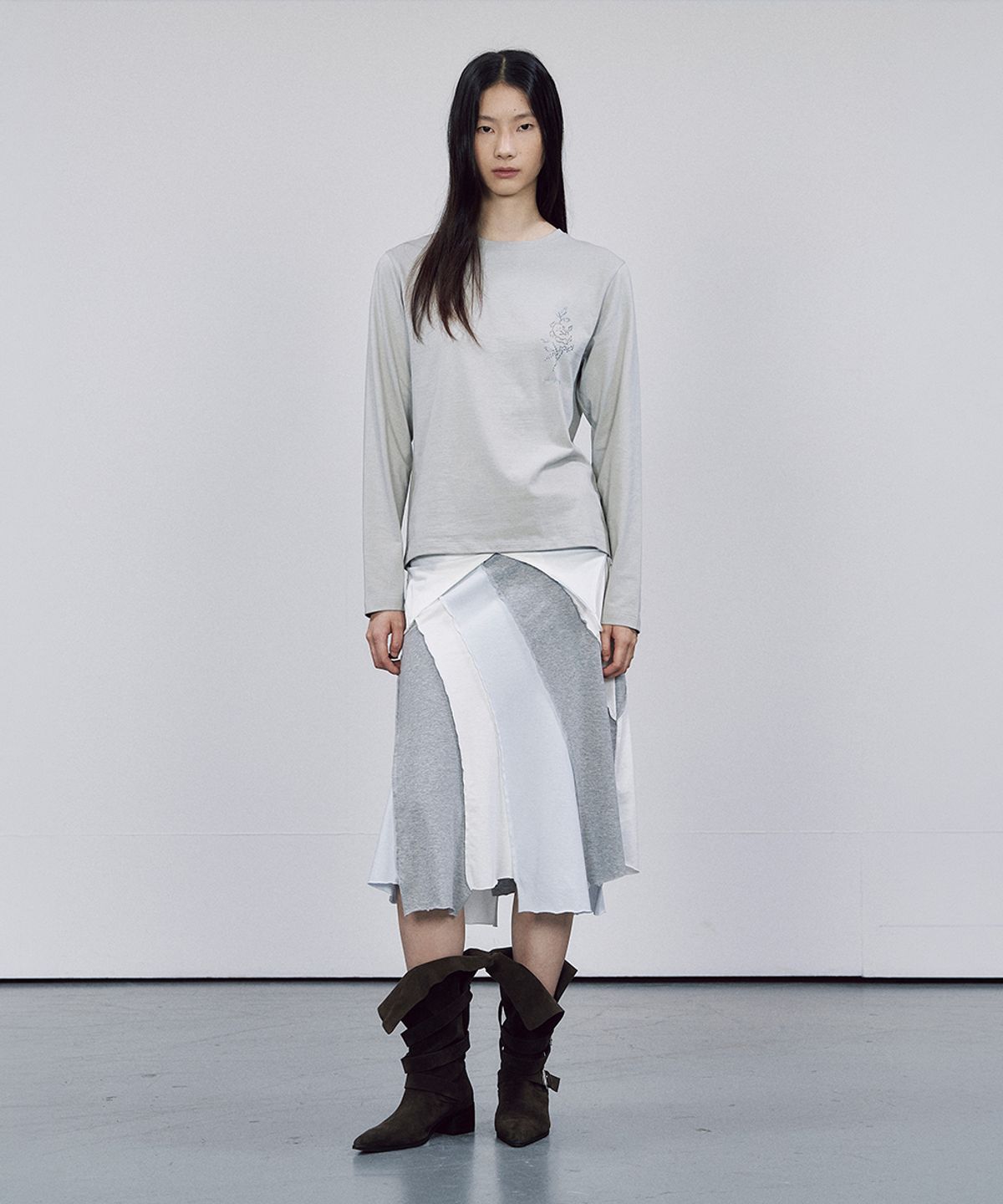 솔티페블(SALTY PEBBLE) ROSE CRYSTAL T-SHIRT [LIGHT GREY]