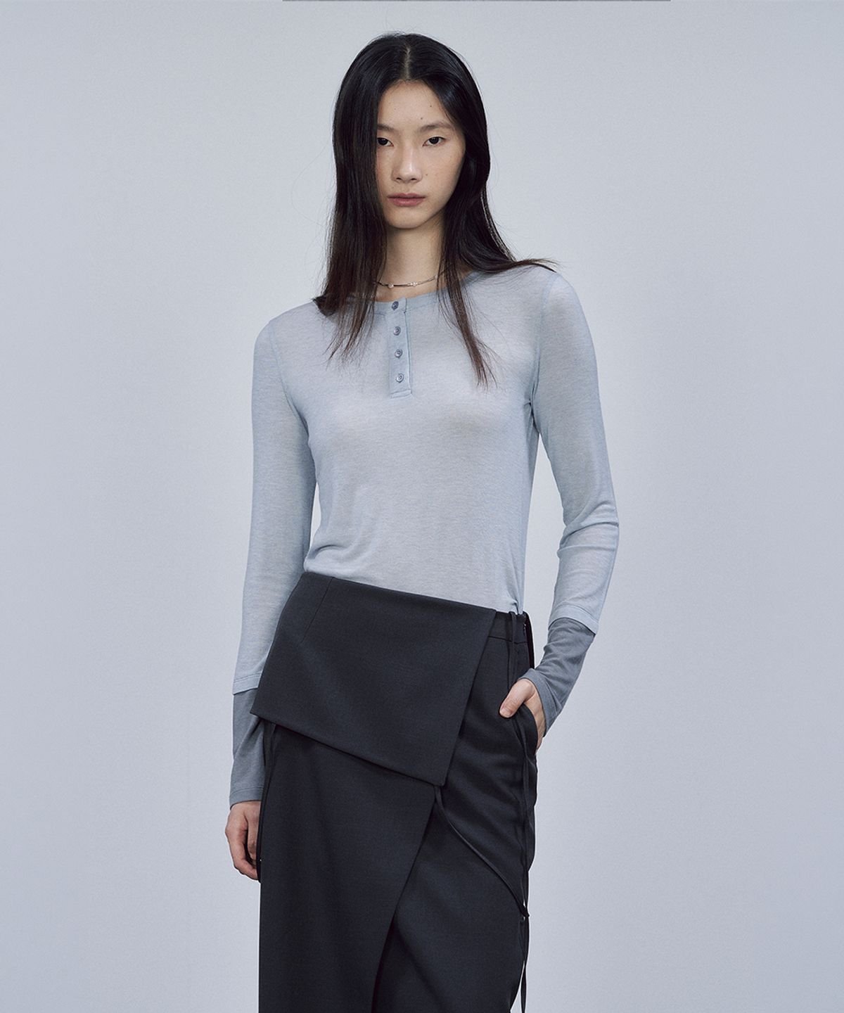 솔티페블(SALTY PEBBLE) HENLEY NECK LAYERED TOP [BLUE]