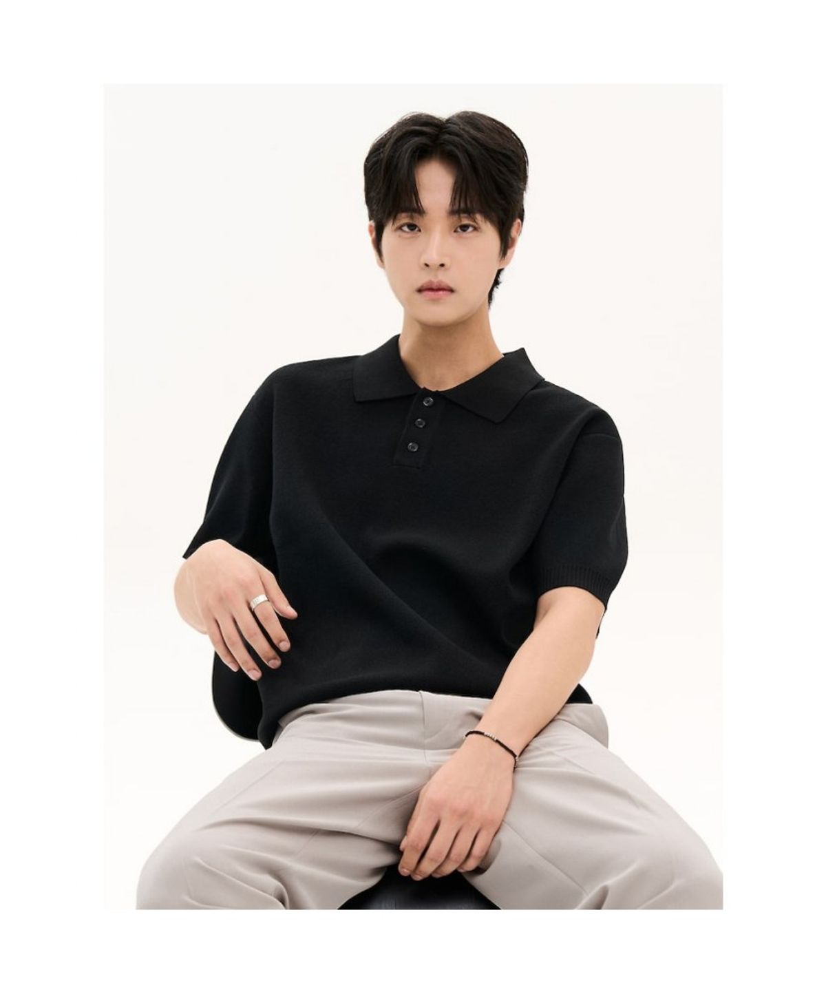 에잇세컨즈(8SECONDS) 하프밀라노 칼라넥 반소매 니트  블랙